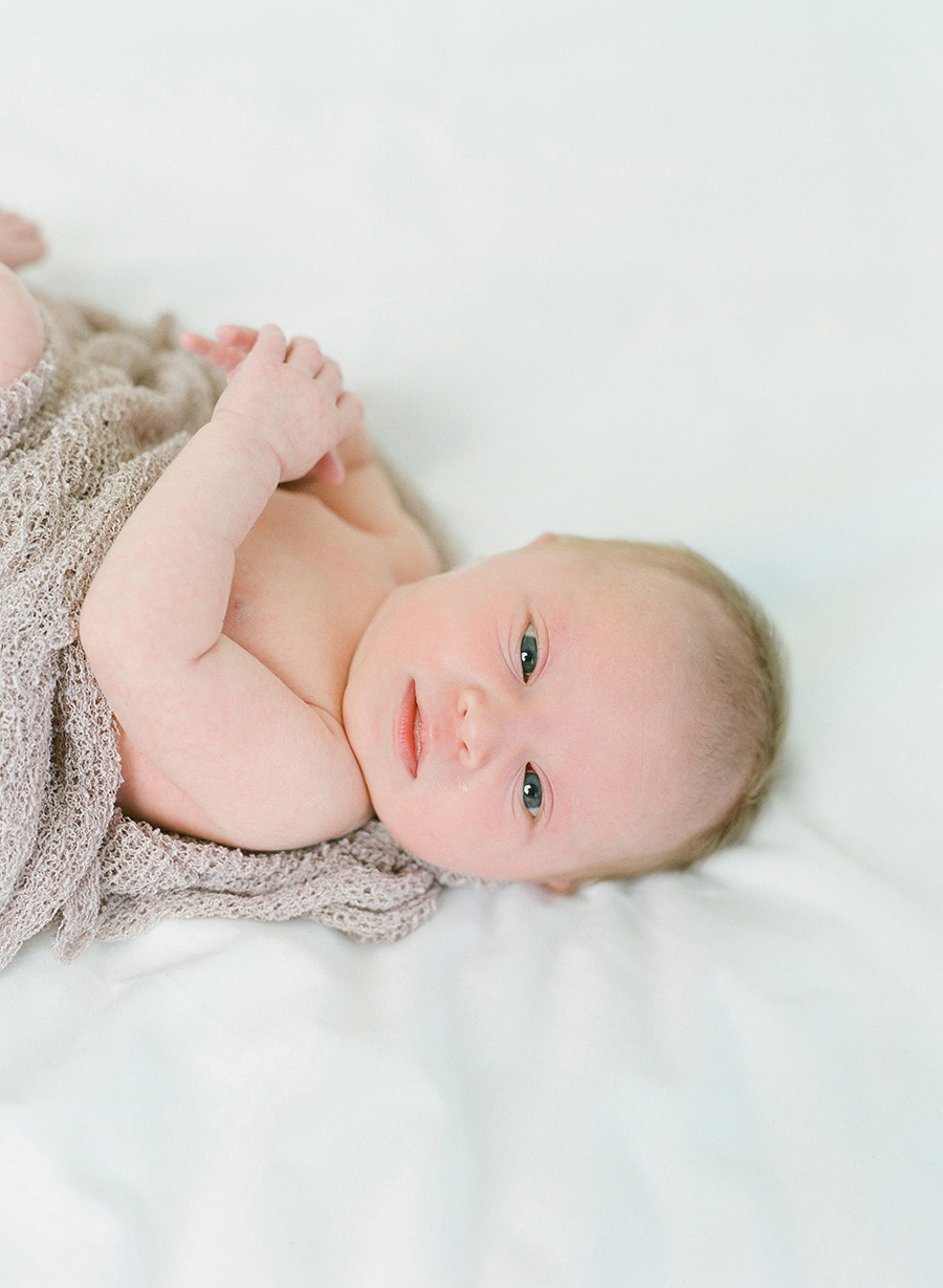 What colors work well with newborn photographs? 