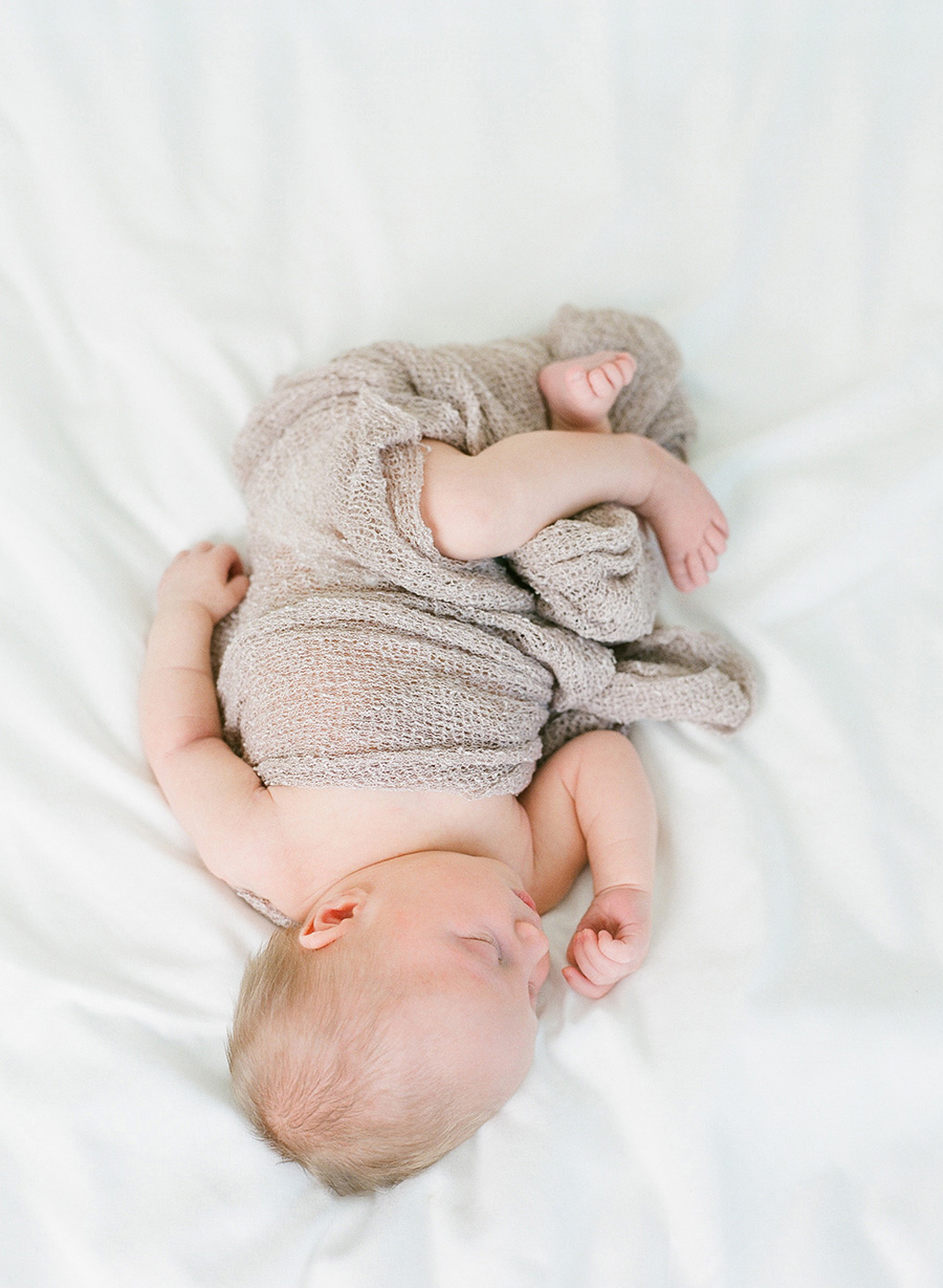 What colors work well with newborn photographs?